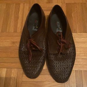 Perforated dress shoes size 42. ( About a  US 8)